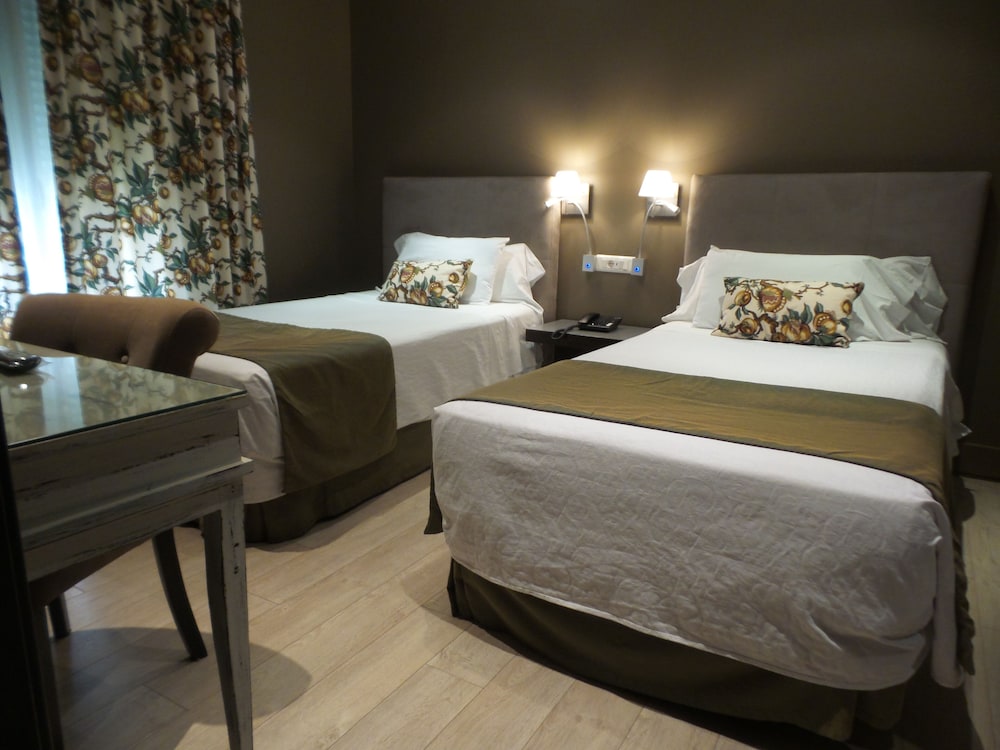 Twin Room, 2 Twin Beds - Photo 1