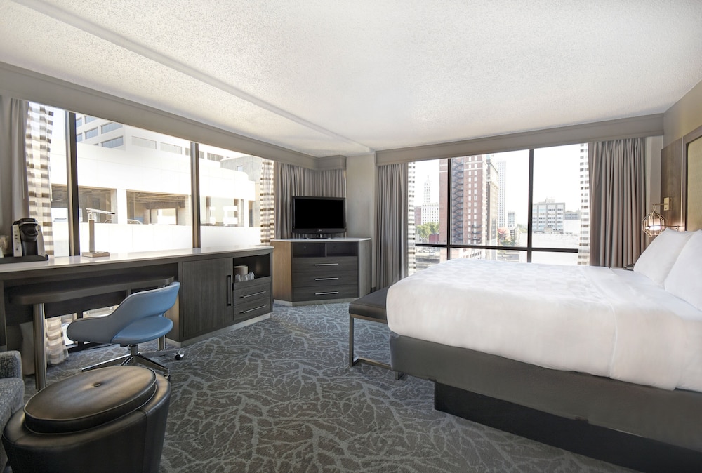 Premium Room, 1 King Bed - Photo 9