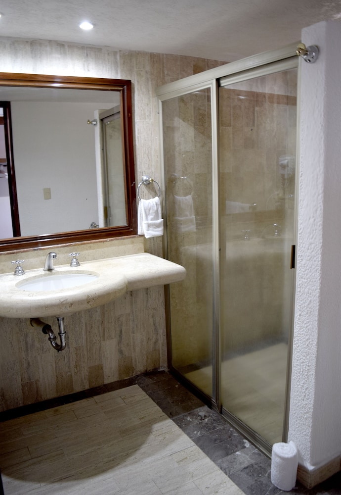 Ocean View with King Bed - Photo 8