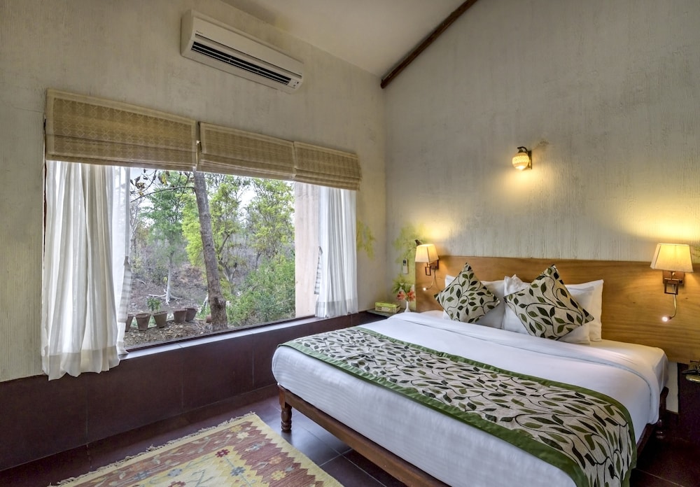 Suite, River View - Photo 5