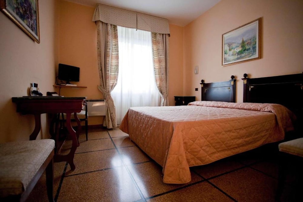 Economy Room - Photo 3