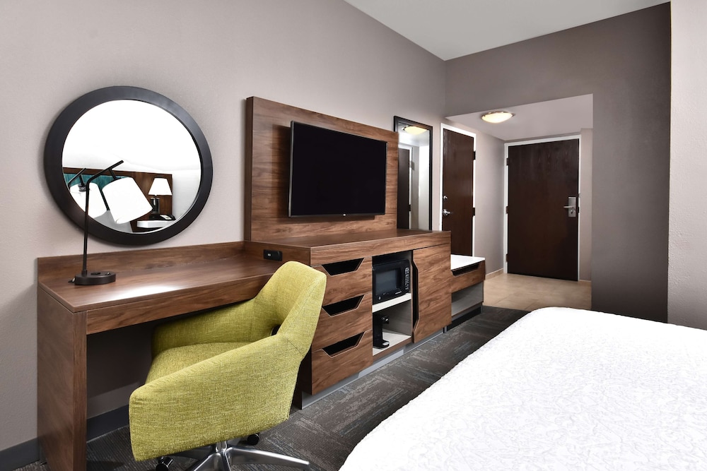 One King Bed Large Room, Nonsmoking photo 2
