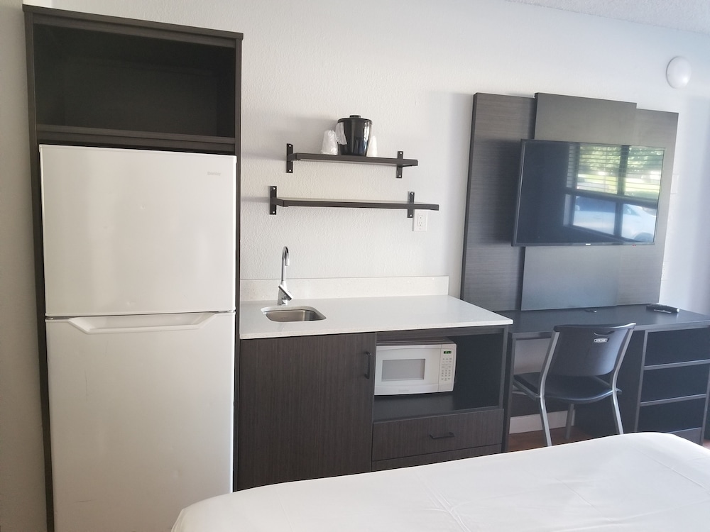 Standard Room, 1 King Bed, Non Smoking, Kitchenette - Photo 2