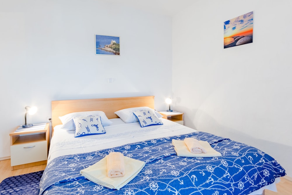 Apartment (Three-Bedroom Apartment with Pool)