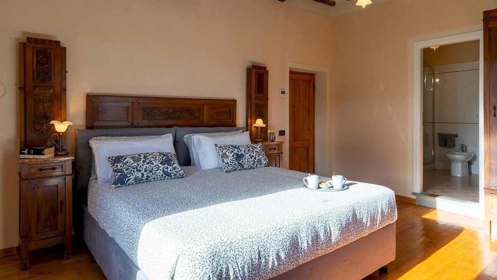 Standard Double Room, Bathtub photo 2