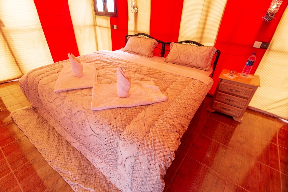 Deluxe Tent photo 1