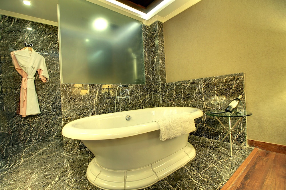 Deluxe Suite Deluxe Suite