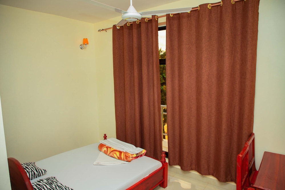 Double Room Single Use, Multiple Beds, Non Smoking, Mountain View photo 1