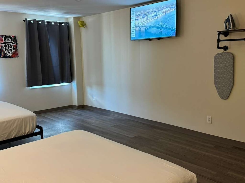 Deluxe Single Room, 1 Queen Bed photo 3