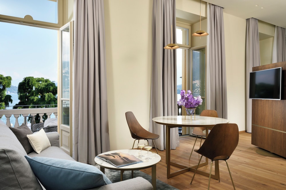 Suite, Lake View - Photo 5