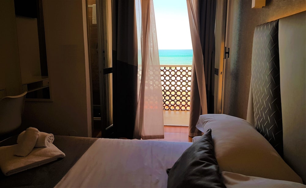 Standard Double Room, Balcony, Sea View photo 3