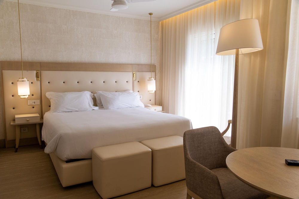 Deluxe Double or Twin Room - Photo 1
