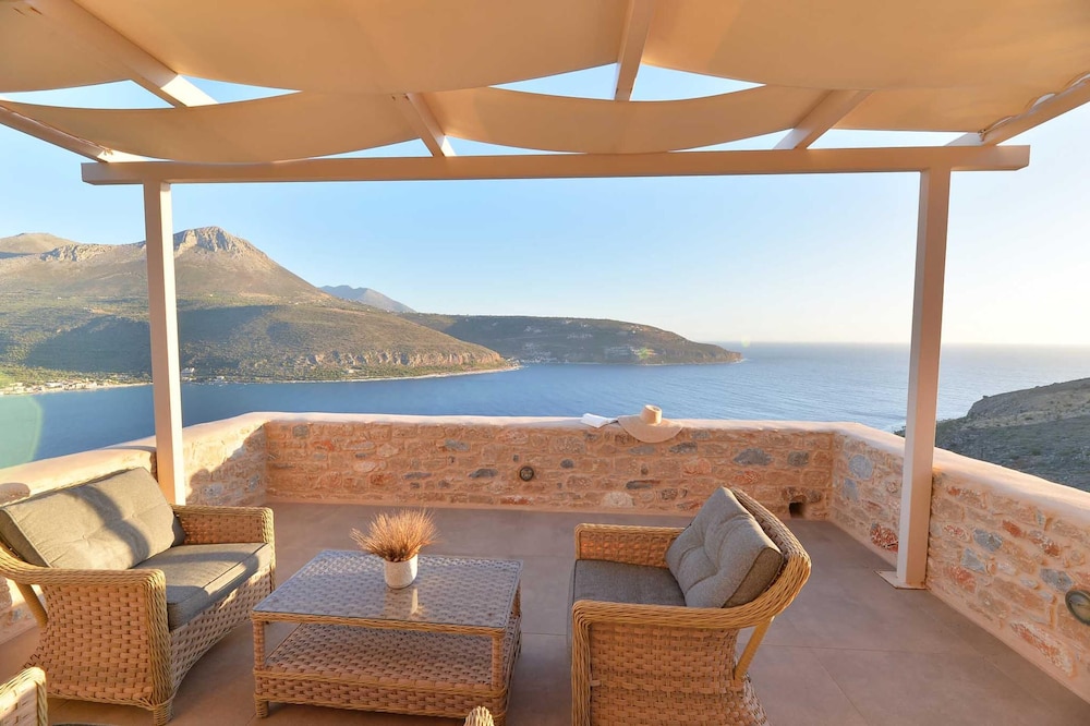 Deluxe Suite, Sea View - Photo 28