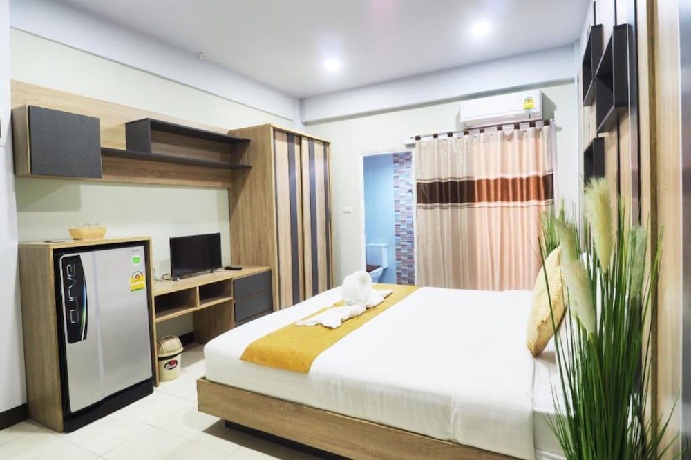 Superior Room, 1 King Bed - Photo 4