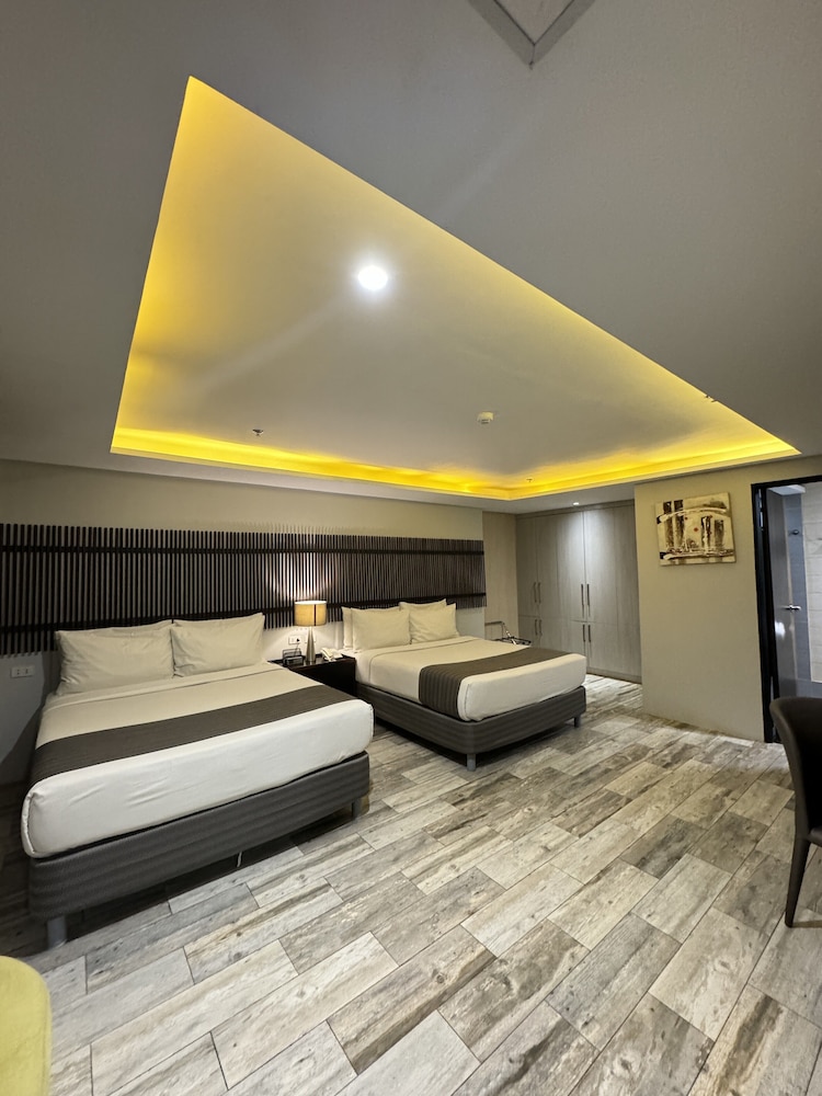 Deluxe Room, 2 Queen Beds photo 3