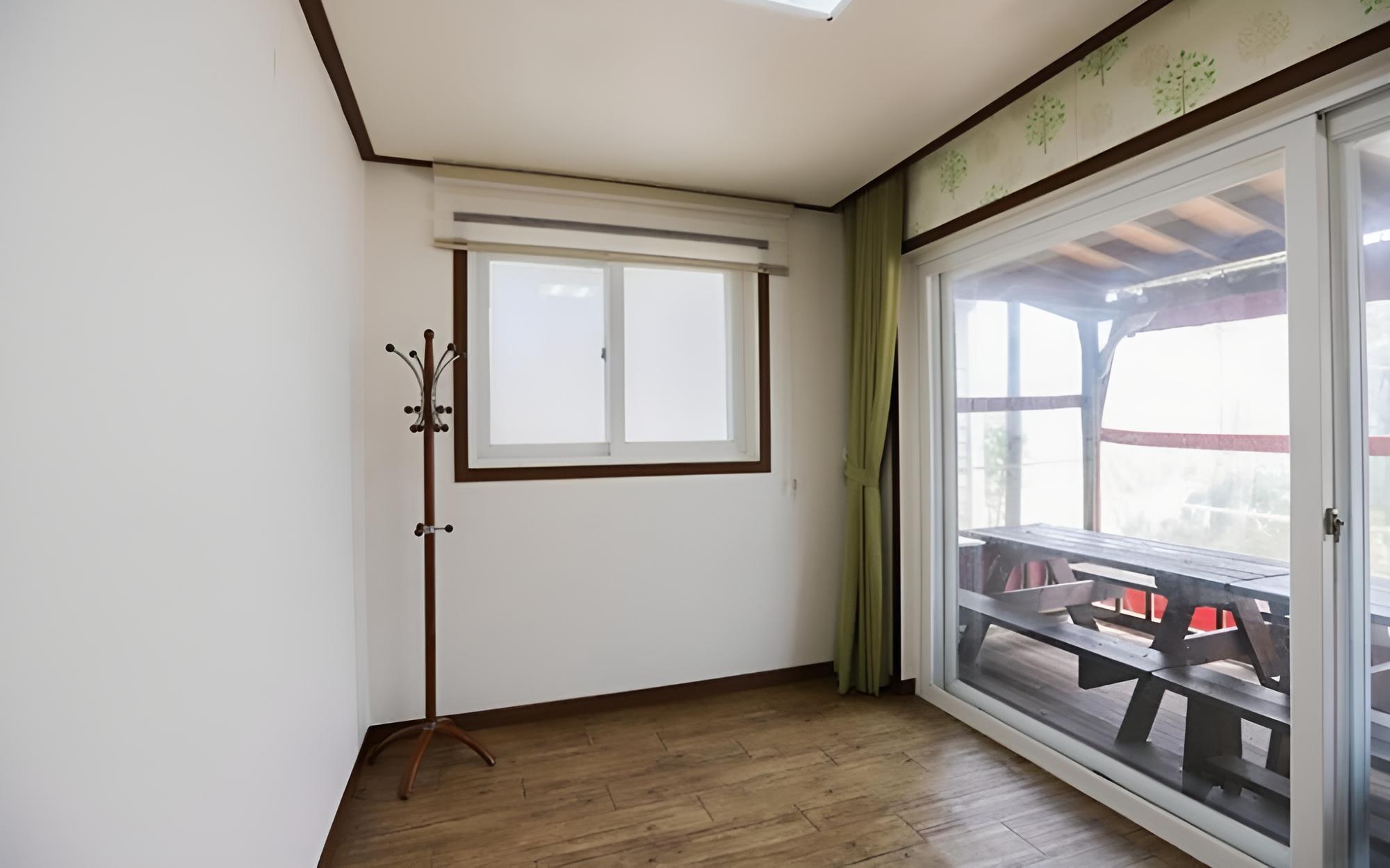 Room (1 building room 101 (89m A)) - Photo 1