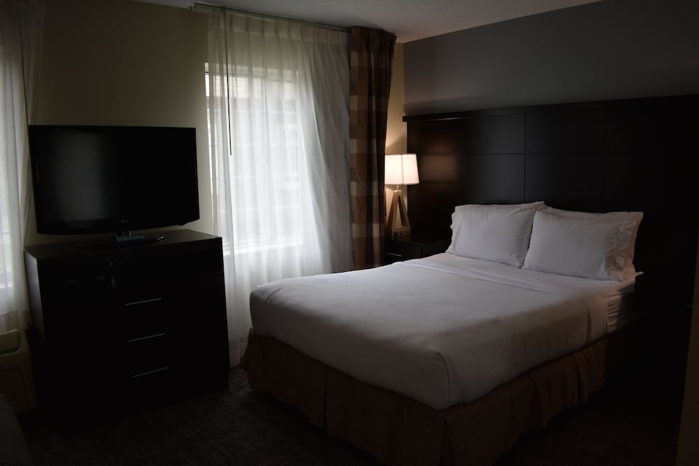 Suite, 1 Bedroom, Accessible, Kitchen (Accessible Tub) - Photo 5
