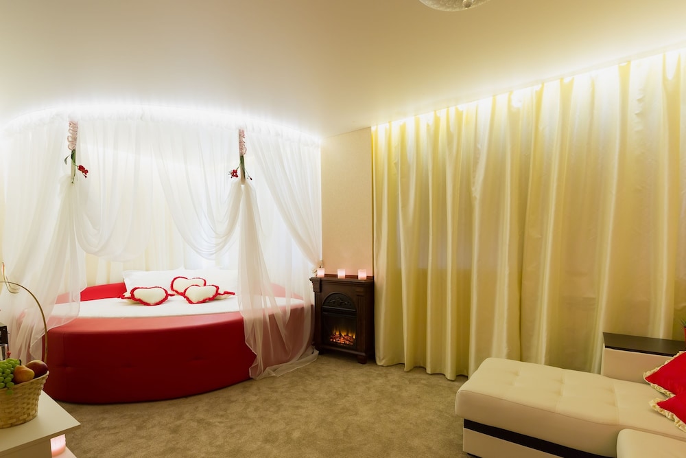 Honeymoon Suite photo 2