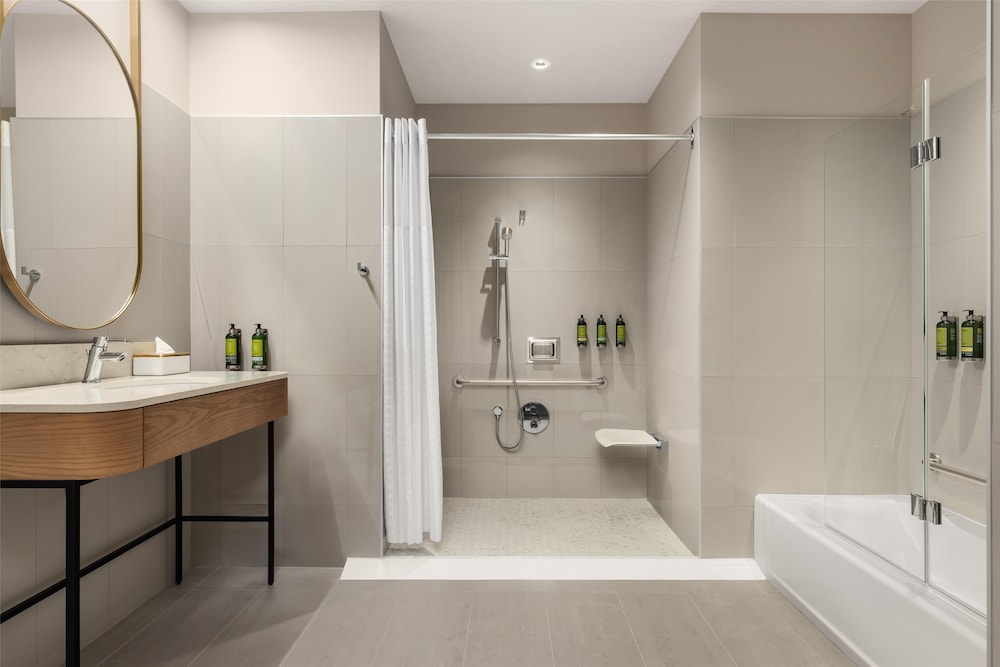 Room, 1 King Bed, Accessible, Bathtub (Mobility)