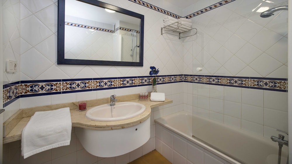 Apartment, 1 Bedroom, Pool View (2 adults + 2 children) photo 3