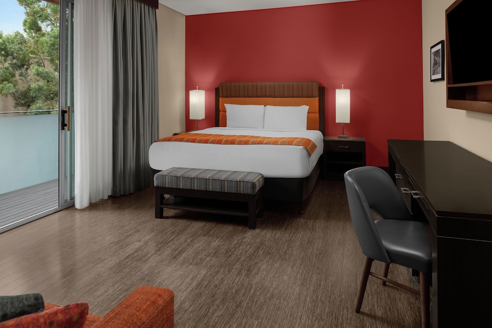 Luxury Room, 1 King Bed photo 1