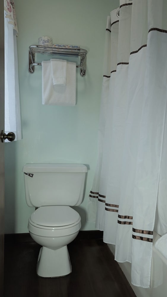 Standard Room, 1 Queen Bed, Lanai (No Resort Fee, Free Breakfast) - Photo 6