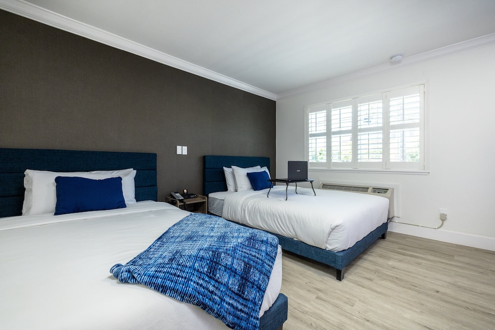 Standard Room, 2 Double Beds, Non Smoking photo 1