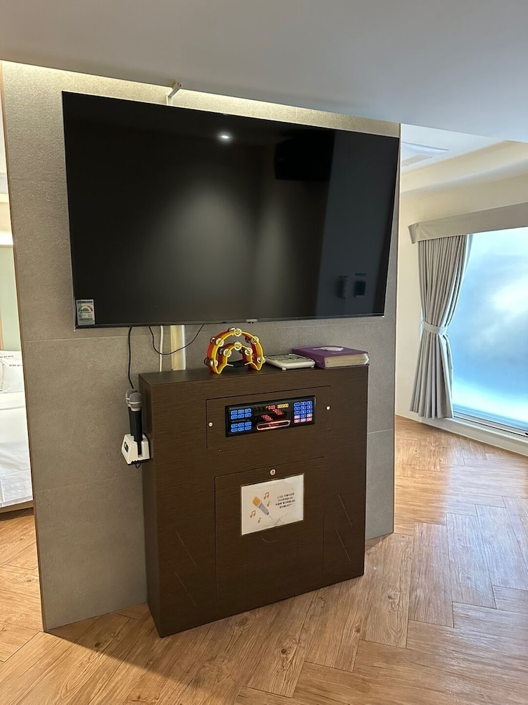 Family Room - Photo 20
