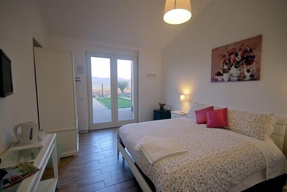 Standard Double Room photo 3