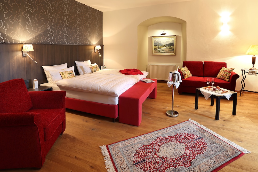 Honeymoon Room photo 1