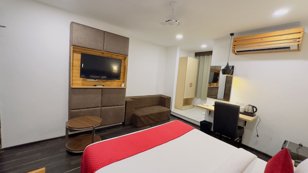 Deluxe Room - Photo 4