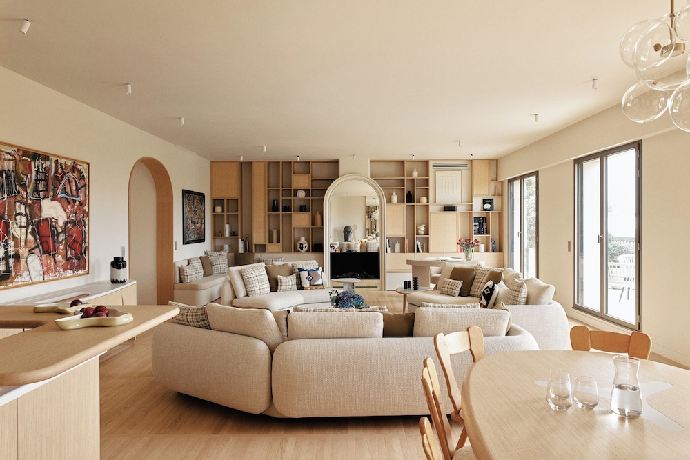Penthouse, 2 Bedrooms, City View photo 1