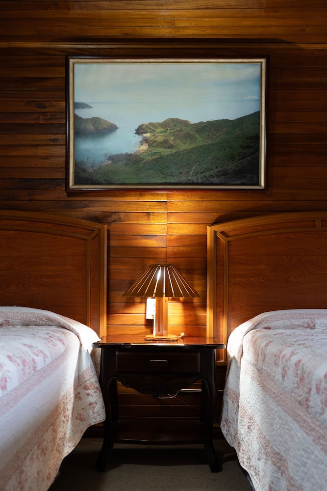 Basic Quadruple Room photo 2
