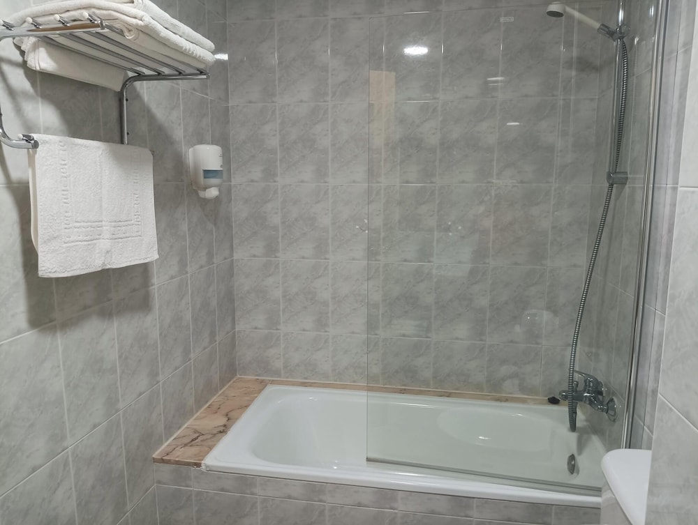 Double or Twin Room photo 3