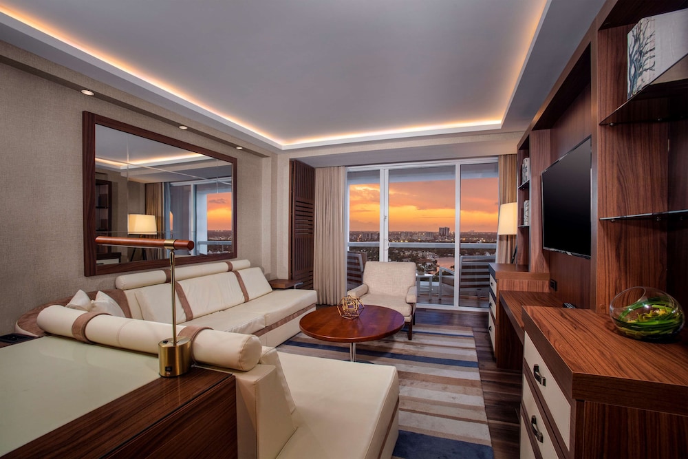 Suite, 1 Bedroom (Intracoastal View)