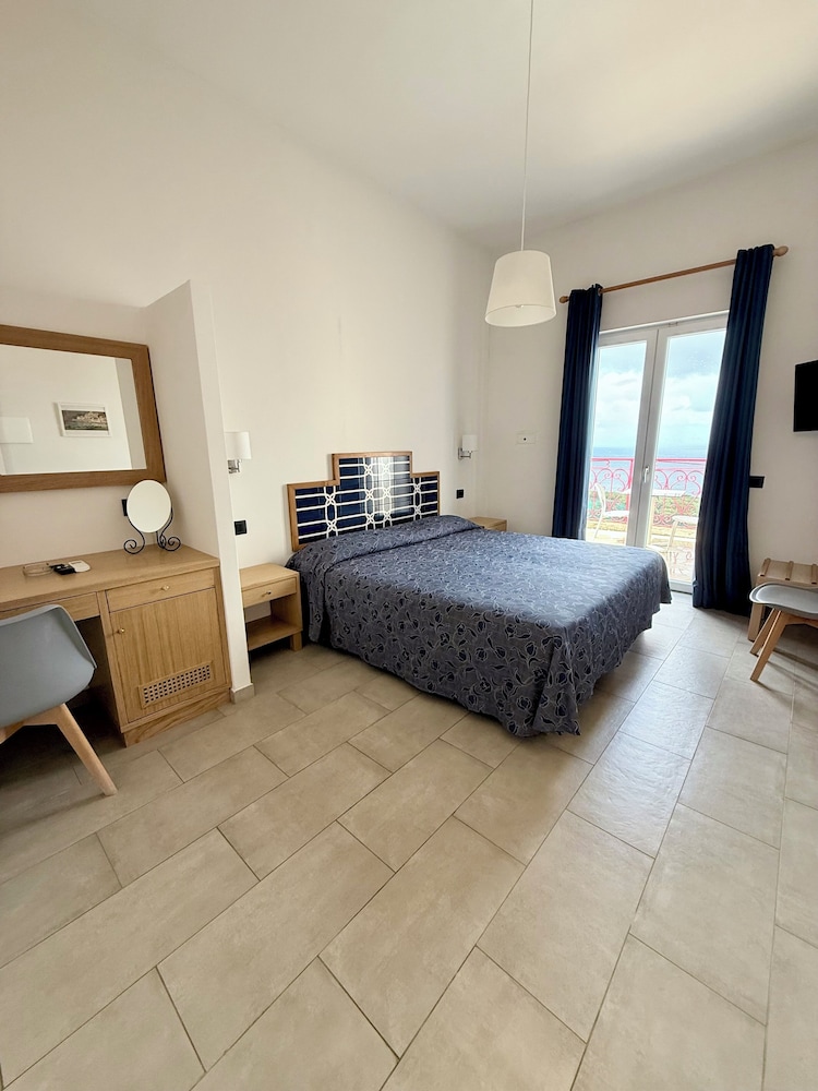Superior Double or Twin Room, Sea View