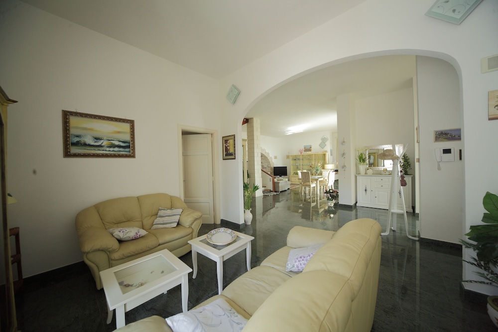 Villa, 5 Bedrooms photo 2