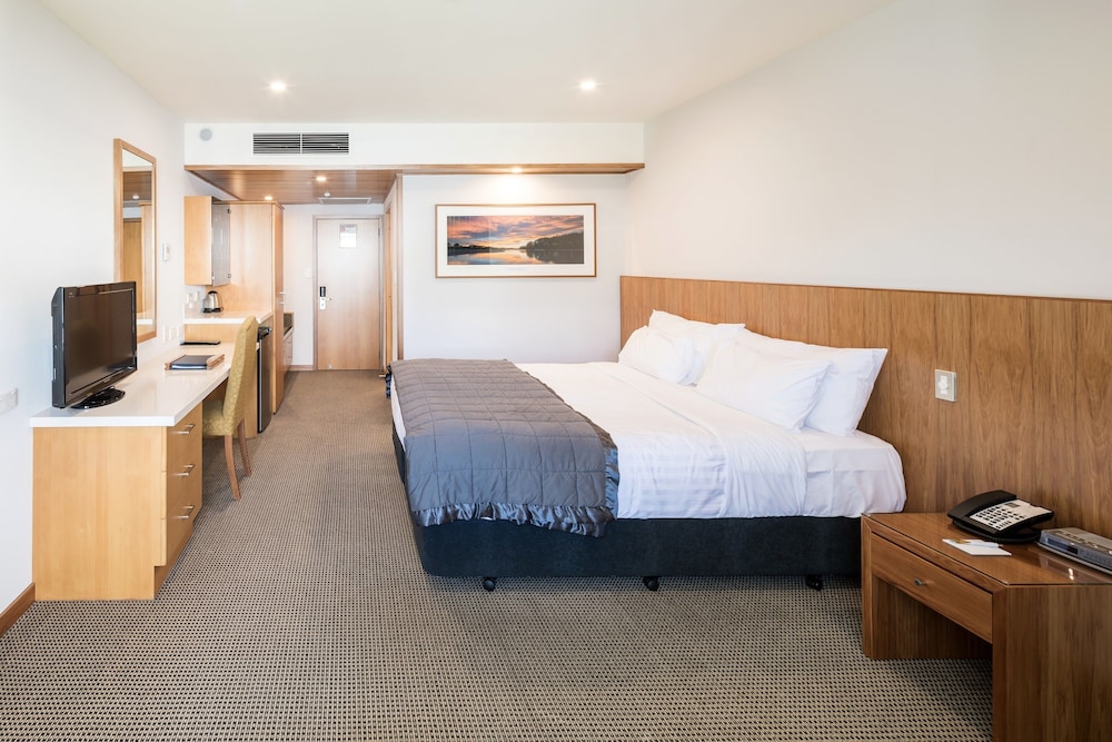 Premium Room, 1 King Bed - Photo 3