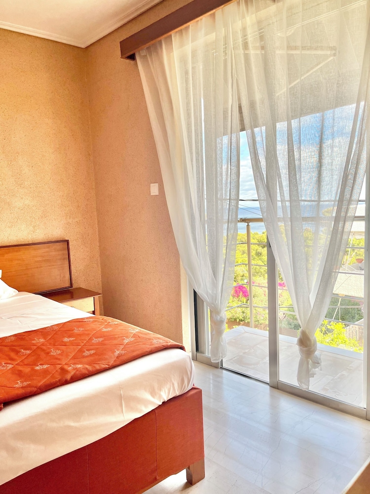 Standard Double Room, Kitchen, Partial Sea View