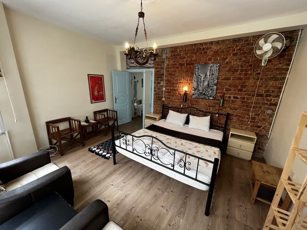 Family Apartment No 5 ( 150 Meters Away) photo 2