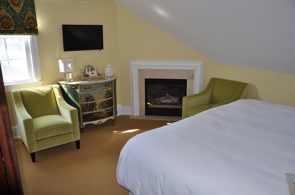 Room (Room 8)
