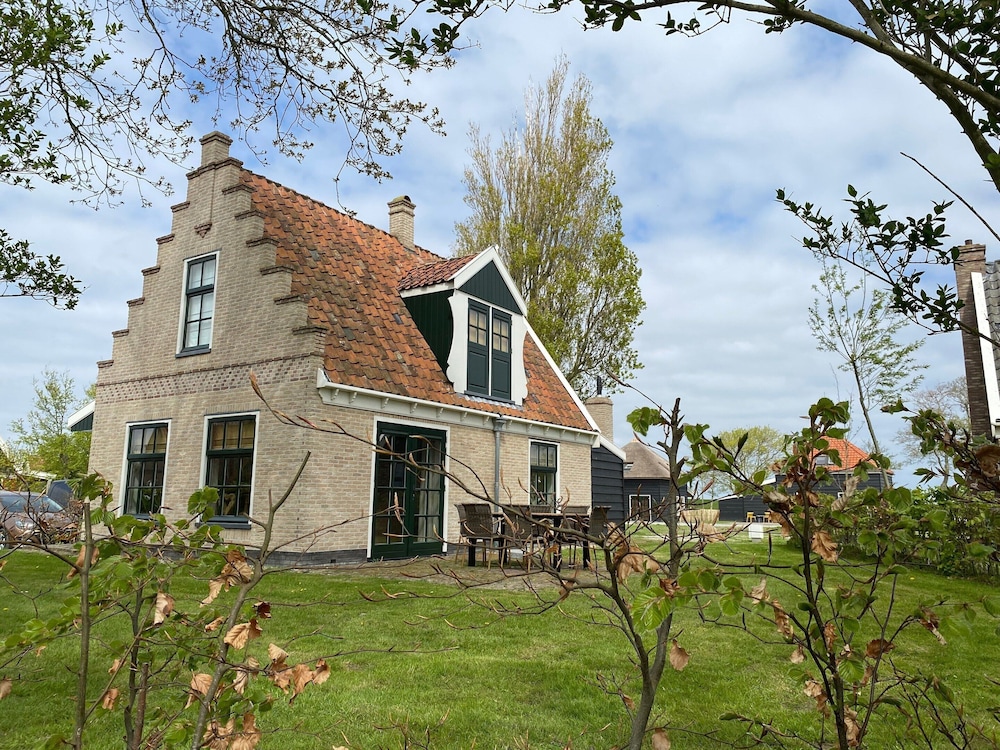 Villa photo 1