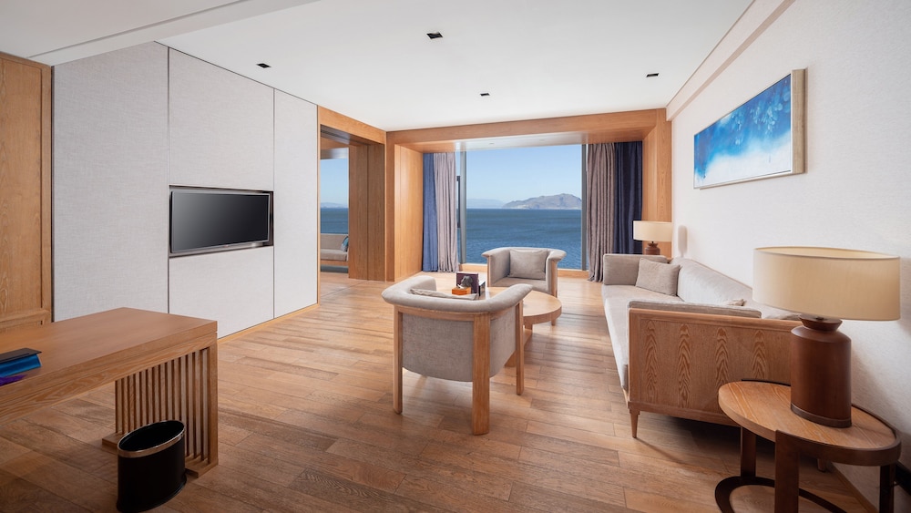 Suite, 1 Bedroom (180 Degree Erhai View)