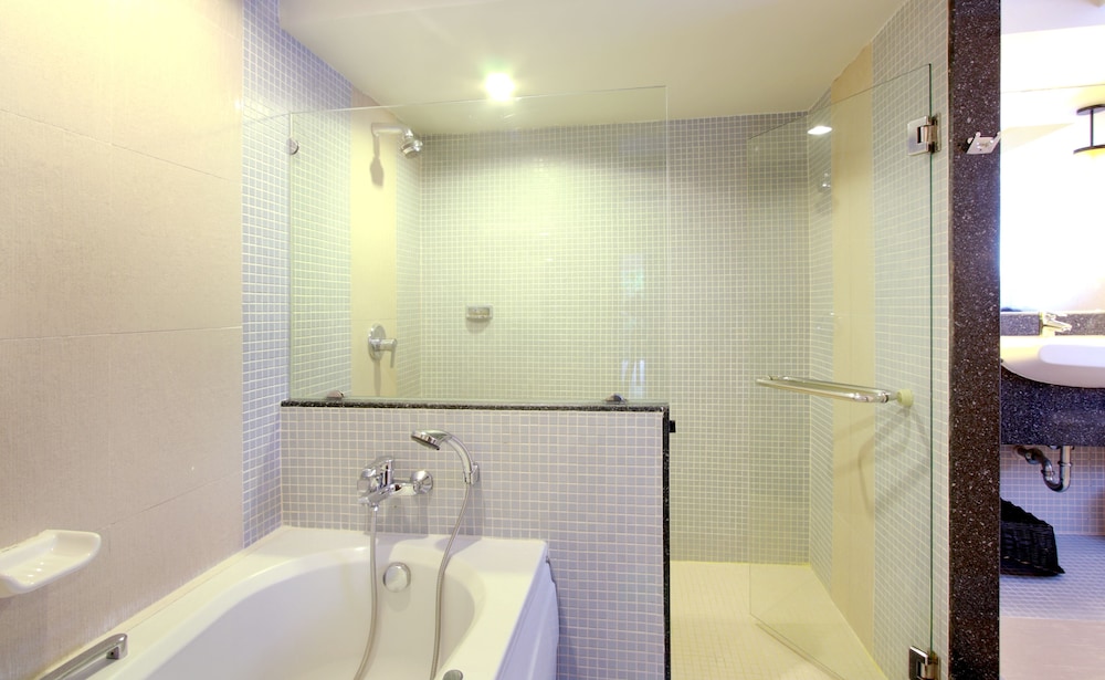 Premium Deluxe Room - Photo 18