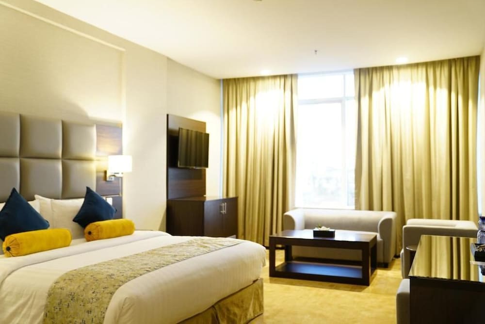 Premier Room, 1 Queen Bed, City View photo 1