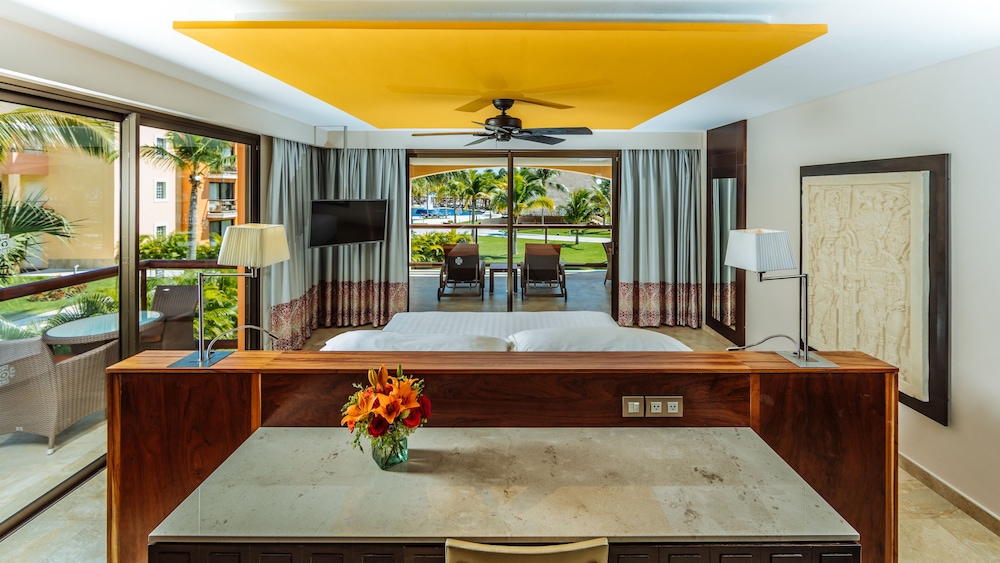 Suite (Ocean Front Premium Level) photo 3