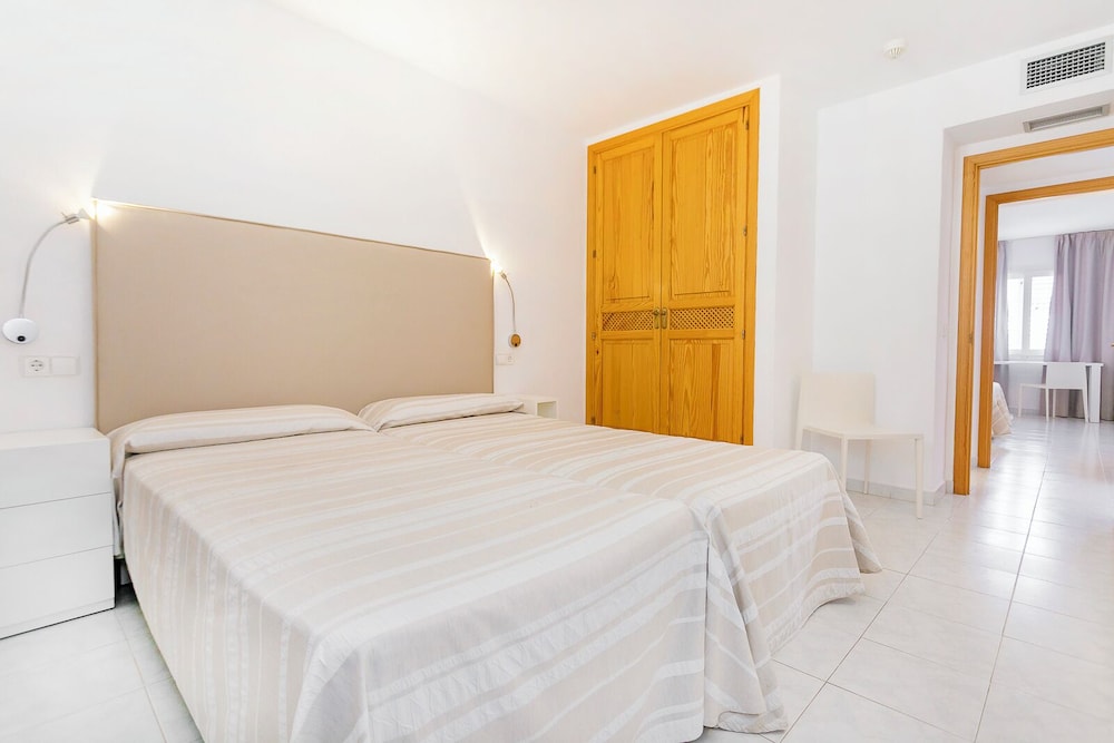 Family Apartment, 2 Bedrooms, Balcony photo 3