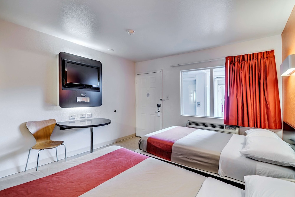 Standard Room, 2 Double Beds, Non Smoking photo 3