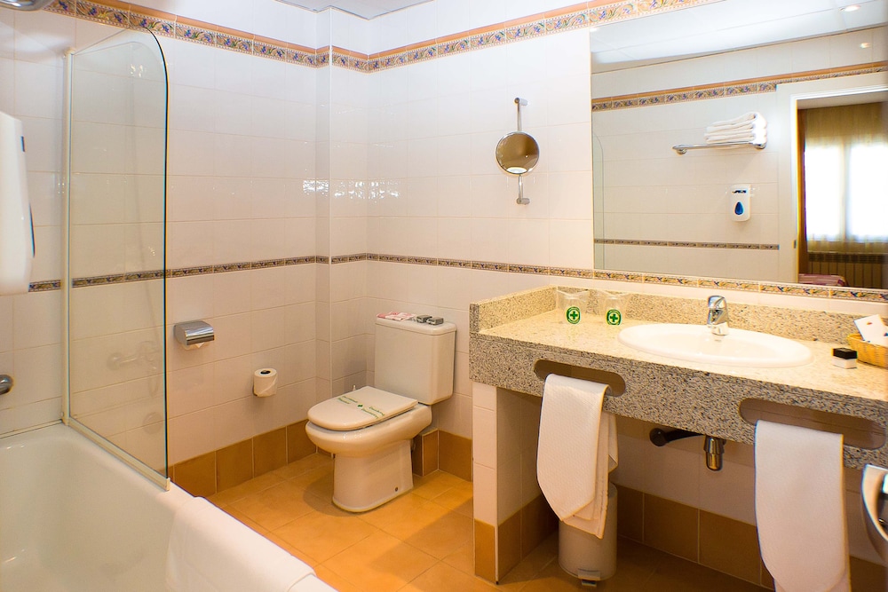 Triple Room Street View photo 3