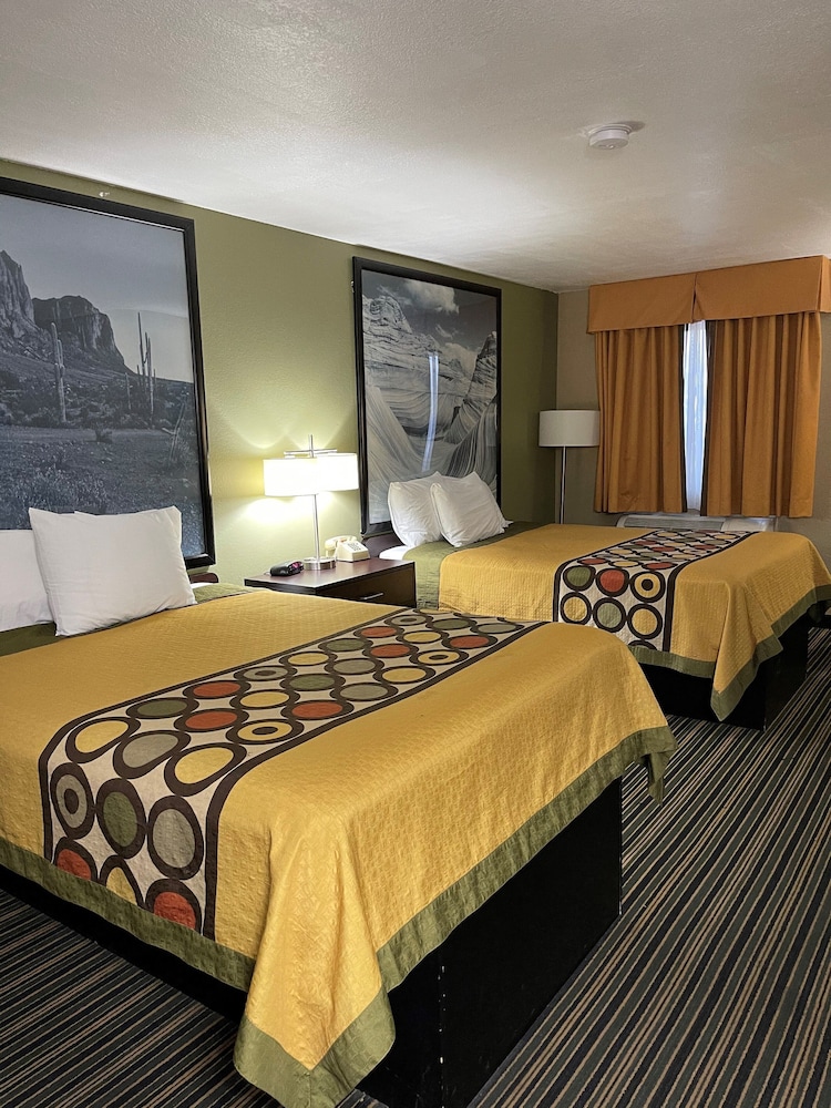 Standard Room, 2 Queen Beds - Photo 6